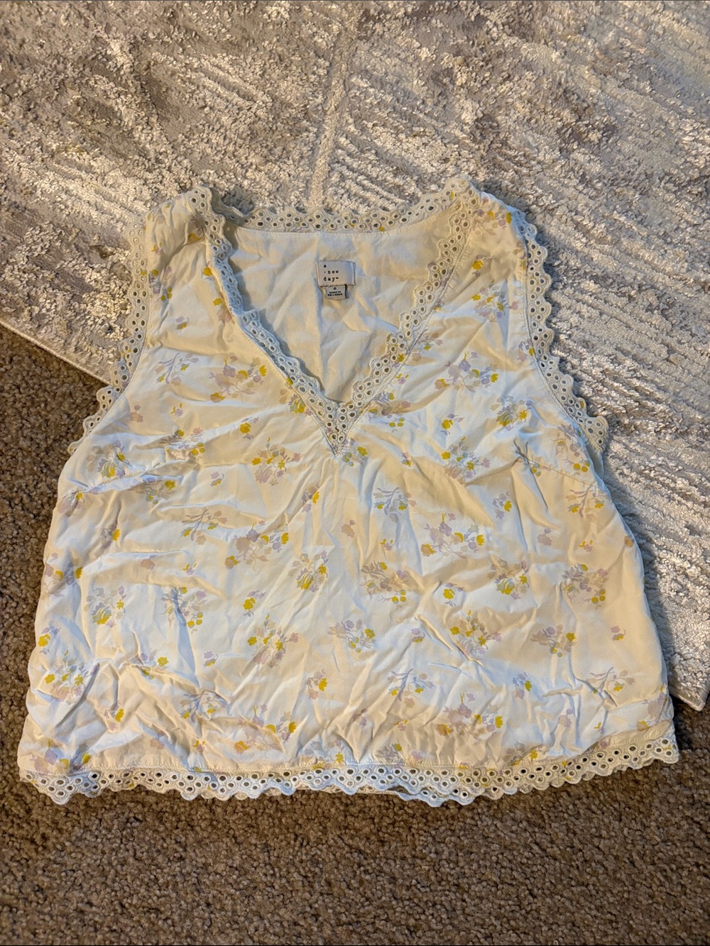 Lightweight White Floral Lace-Trim V-Neck Tank Top